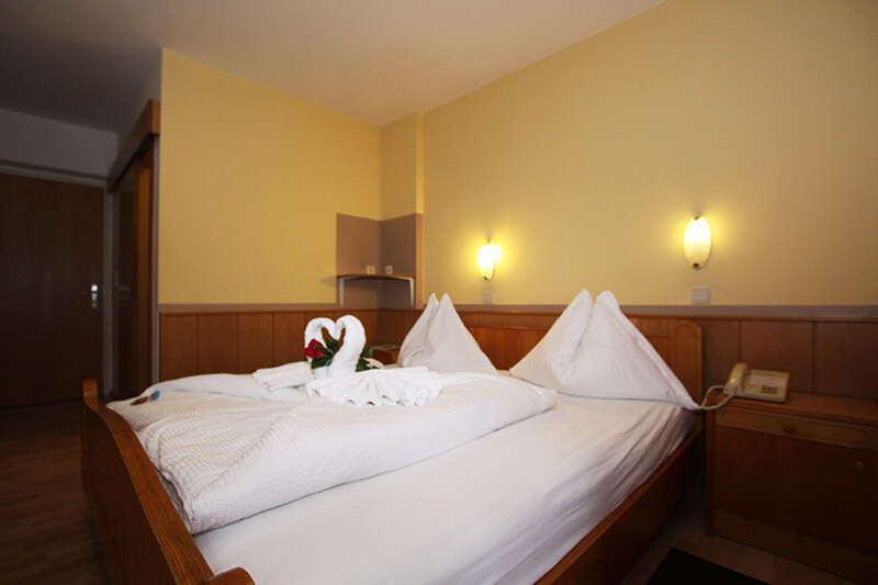 Doppelbettzimmer in der Pension Prantner in Tirol