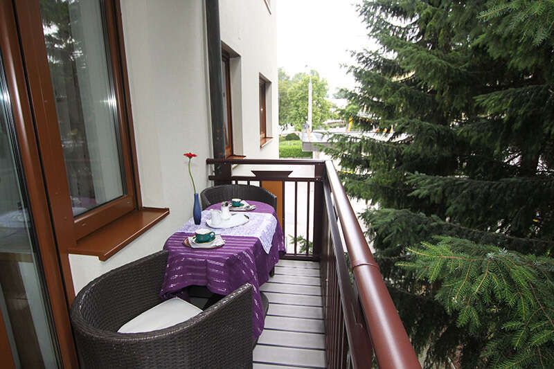 Balkon mit Sitzgelegenheit im Doppelzimmer